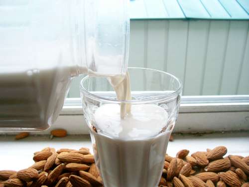 Stay Healthy with Almond Milk 
