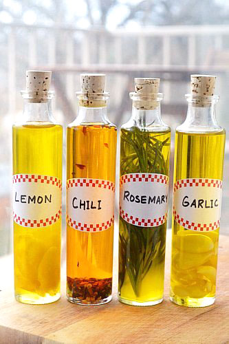 Plant and Olive Oil Infusions: Lemon, Rosemary and Garlic