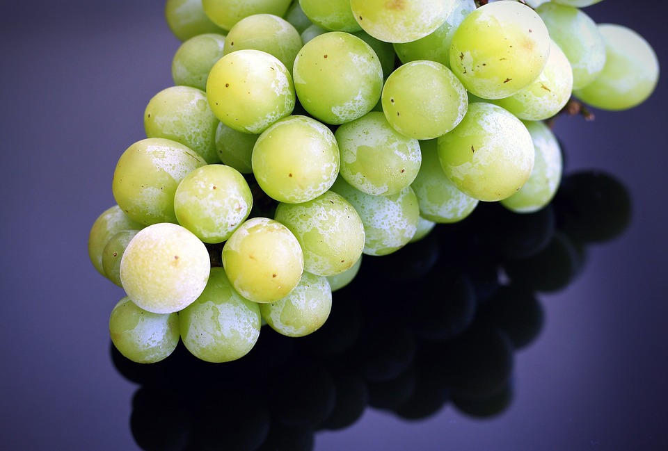 grapes with seeds