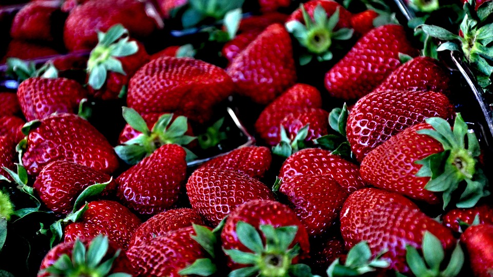 strawberries for your skin
